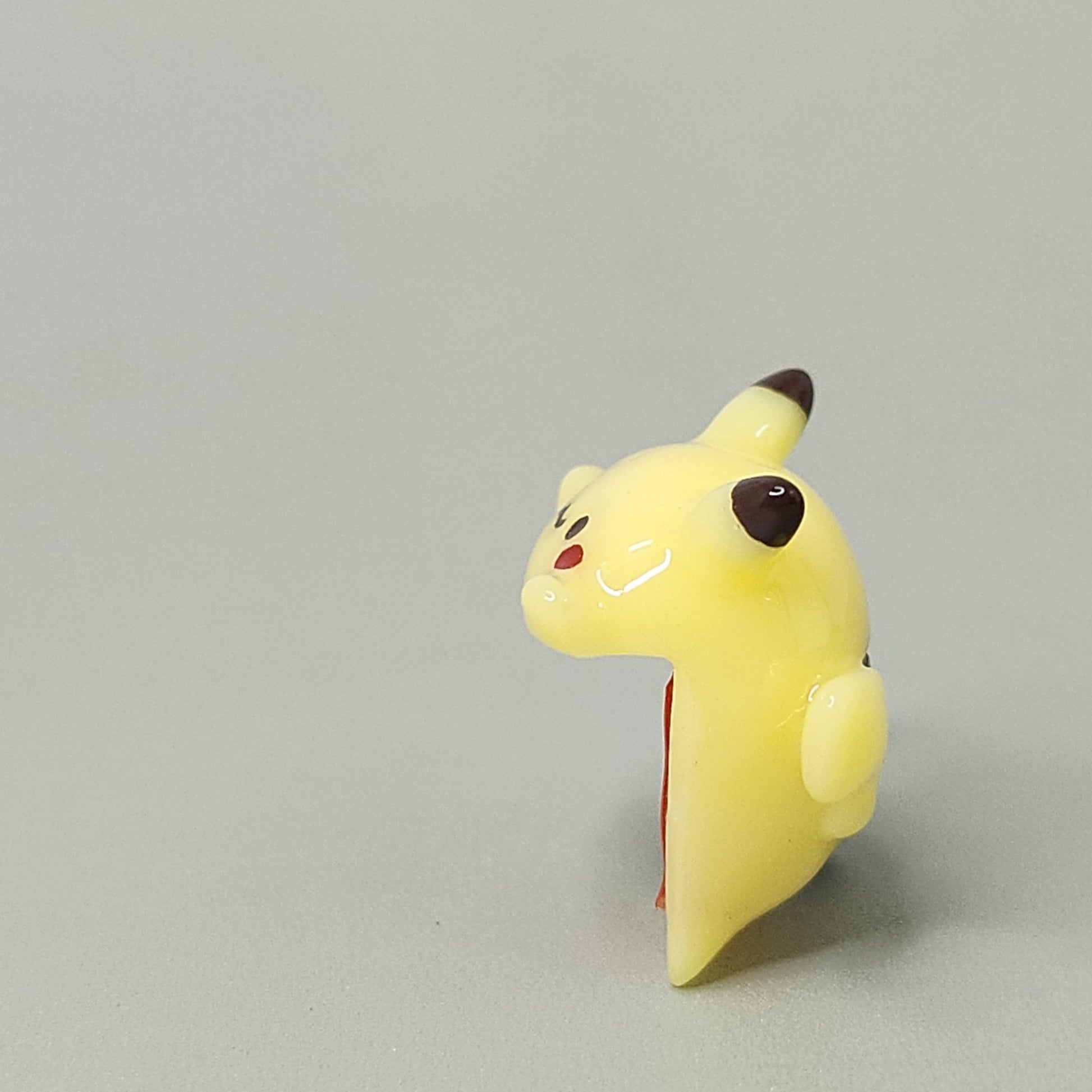 Pikachu Peeker / Hipper charm