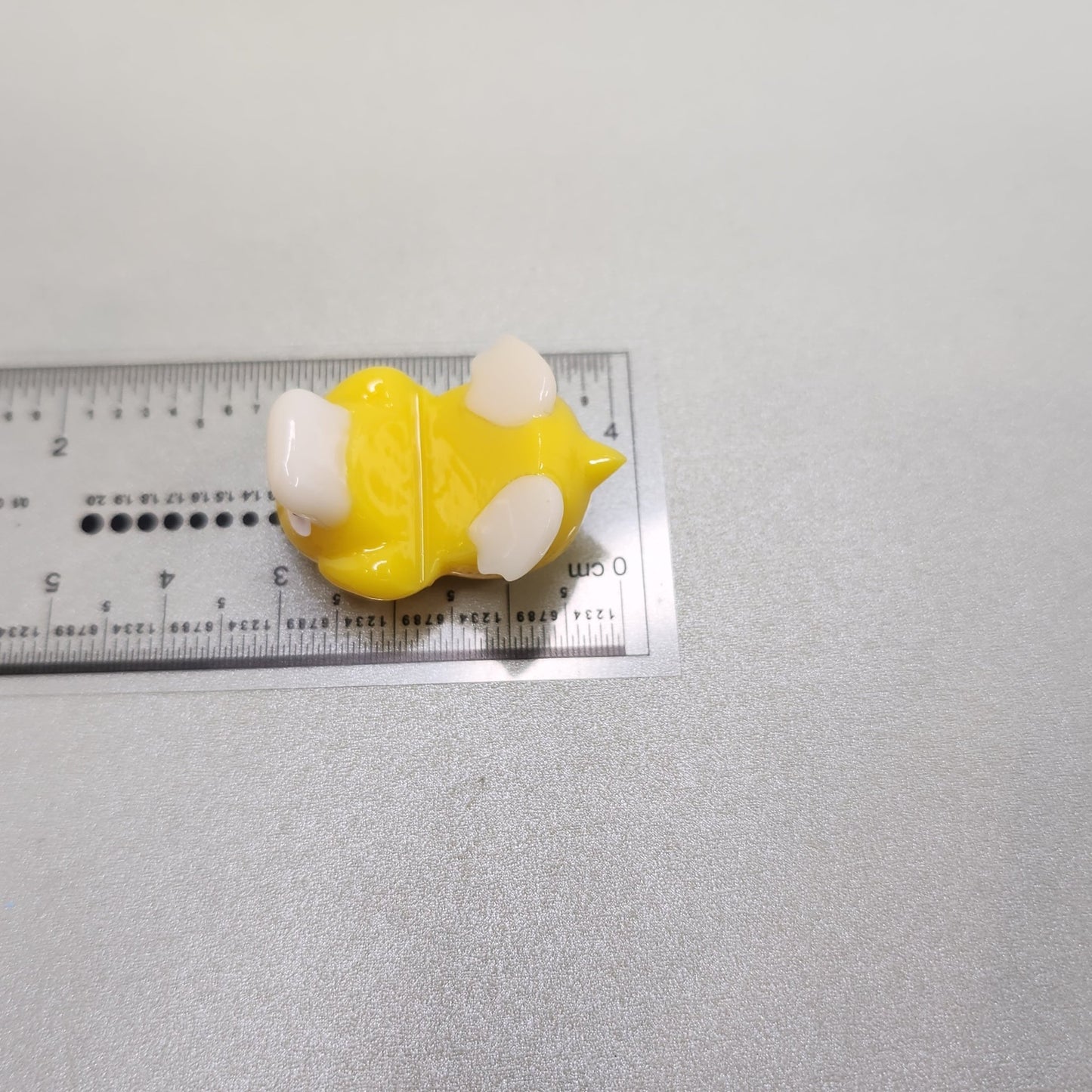 Psyduck Peeker / Hipper charm
