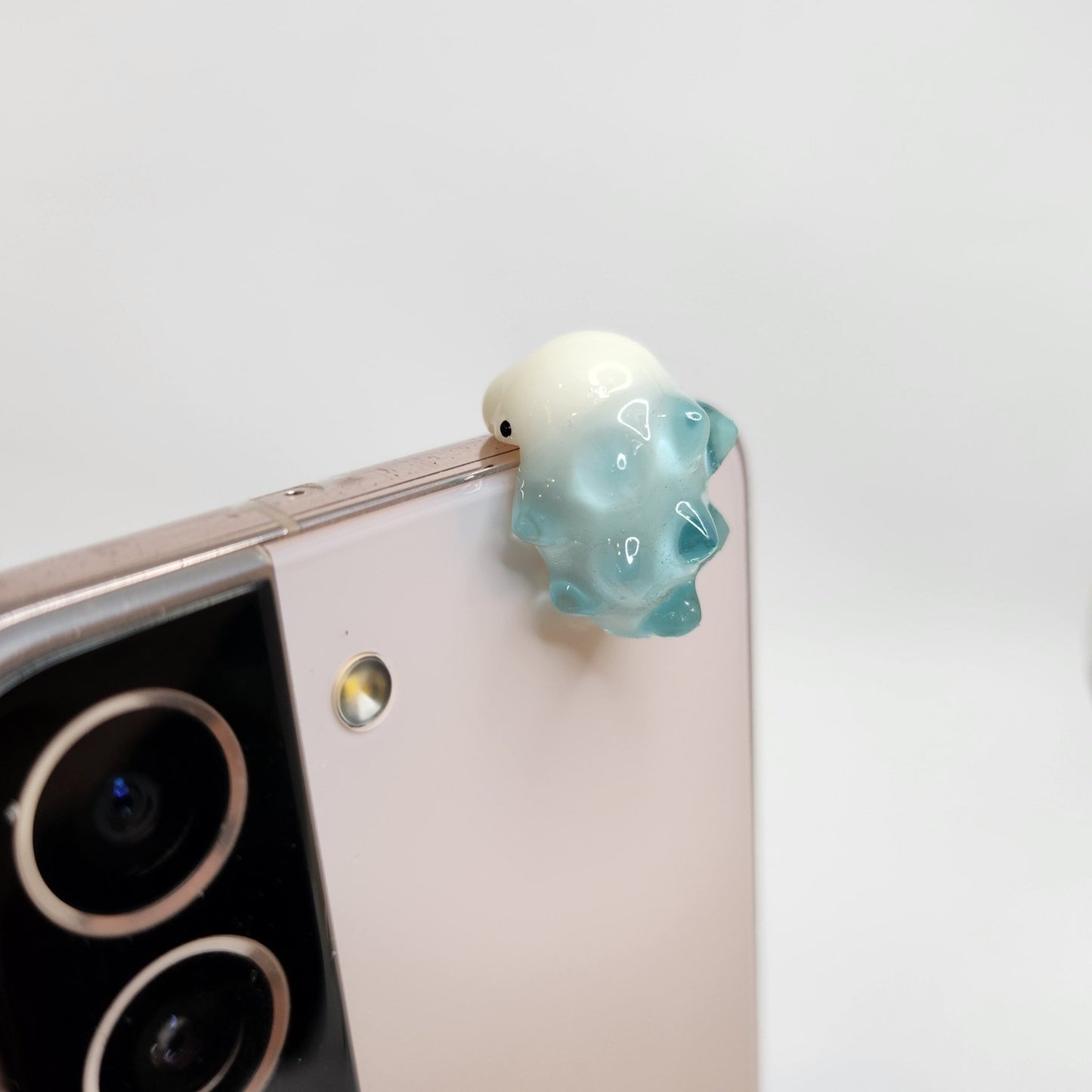 Snom Peeker / Hipper charm