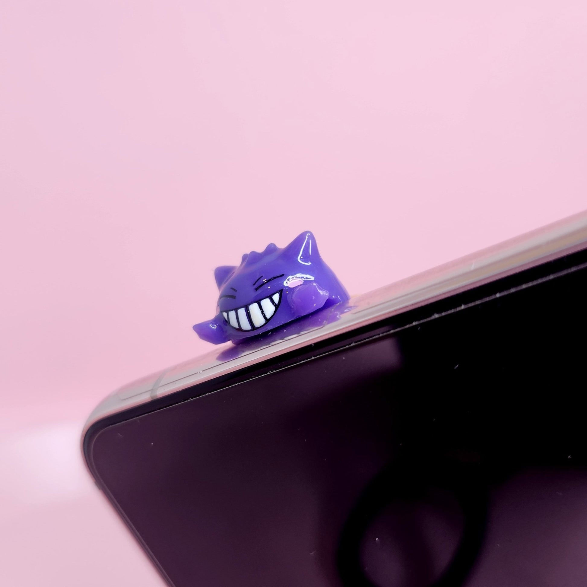 Gengar Peeker / Hipper charm