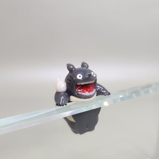Totoro Peeker / Hipper charm